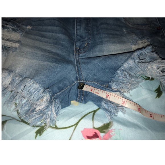 FOREVER 21 Low Rise Distressed Shorts - Picture 6 of 7
